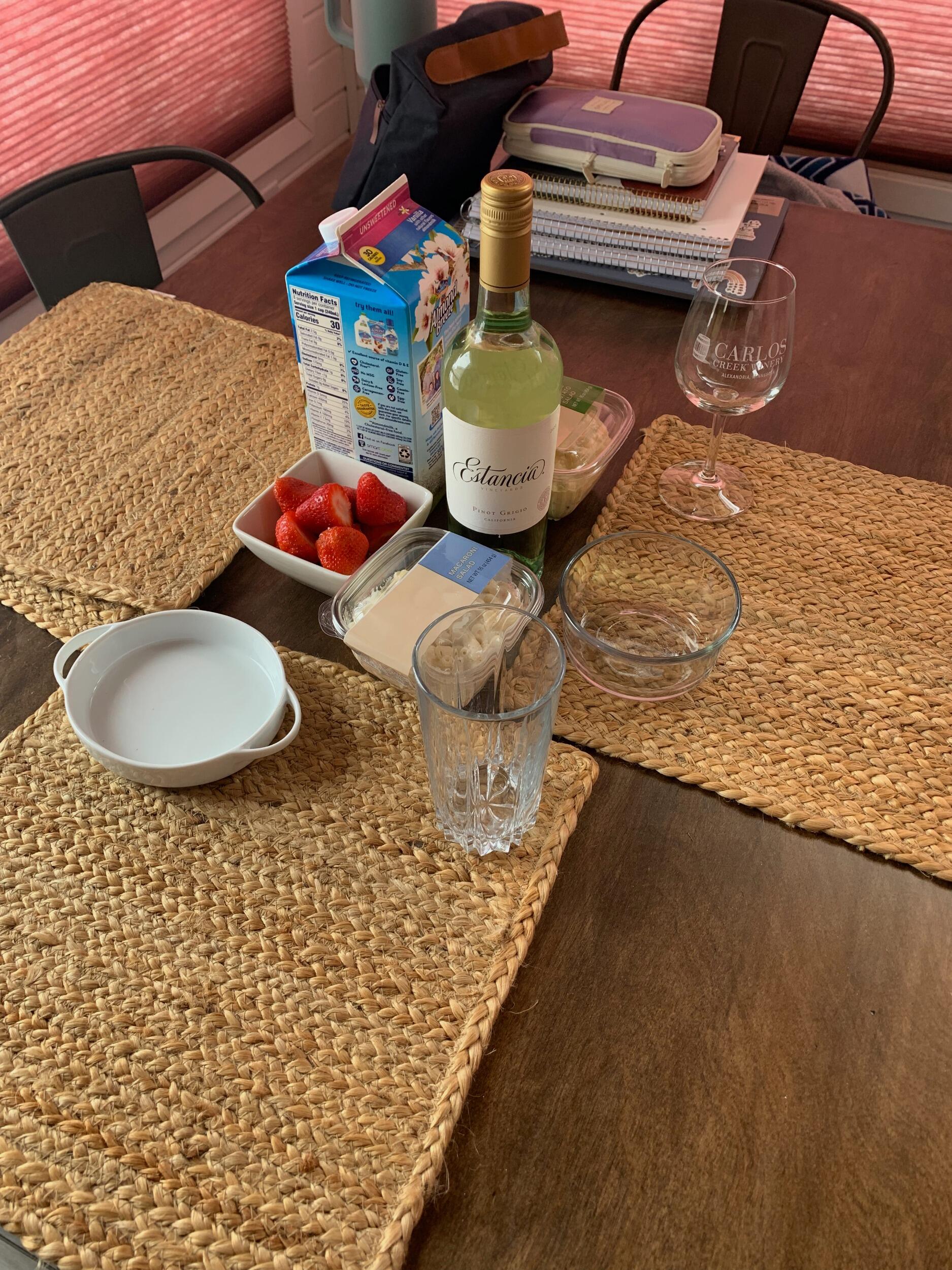 Cade asked Analia to officially become his girlfriend. He had a very romantic dinner set up making steak, having salad, fruit, wine, and it was even candle lit! This is when Analia knew he is definitely more of a romantic than she is.