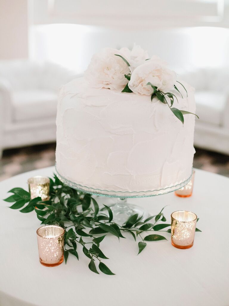 Tips for decorating your wedding cake table - wedding details not to miss
