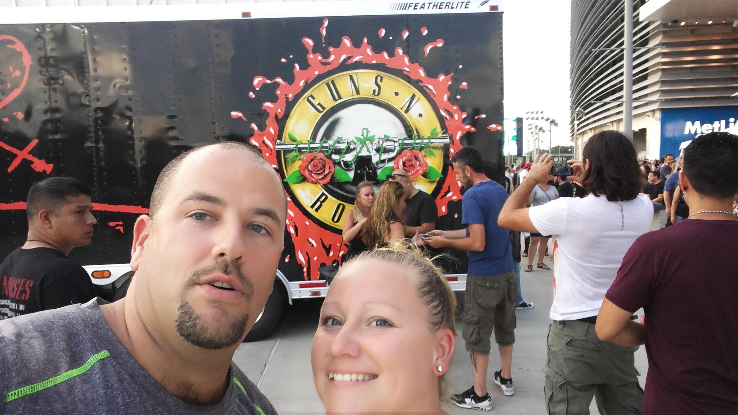We went to a GUNS-N-ROSES & Lenny Kravitz concert w/ Val & Jim! 😎