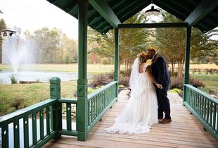 Sweet garden wedding brings vintage style to Tennessee barn