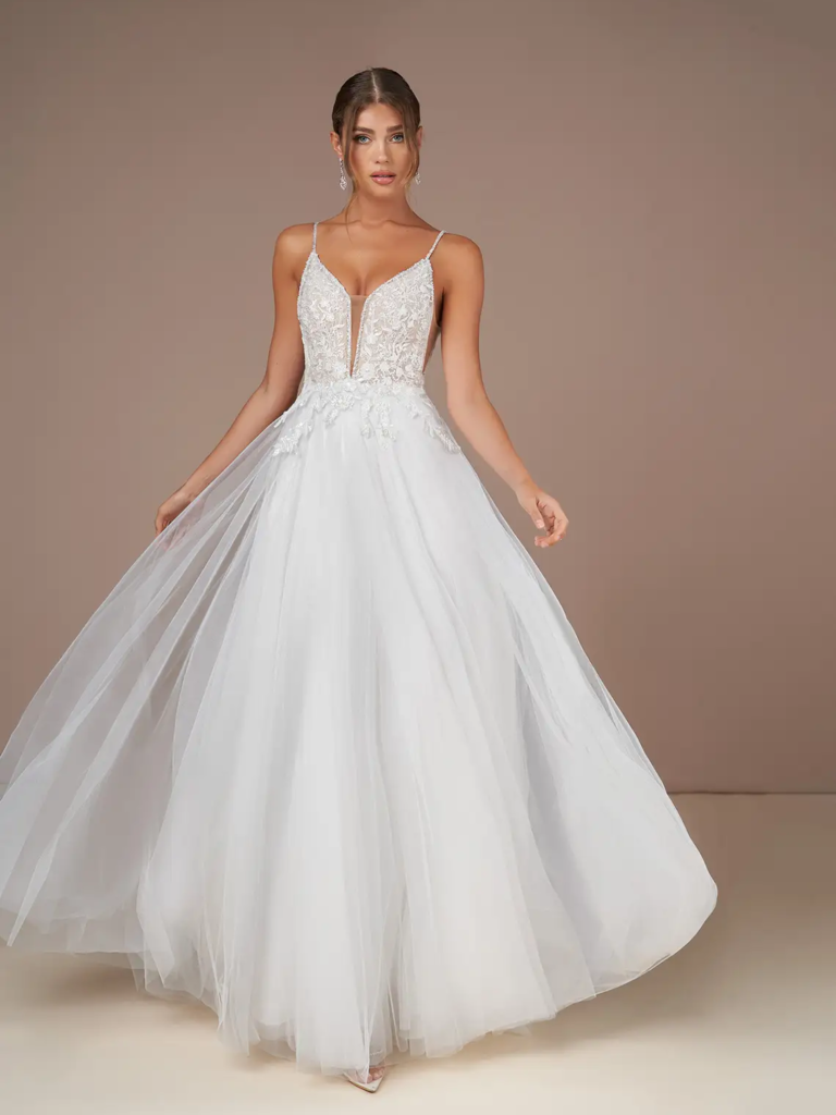 Best style wedding dress for short bride best sale