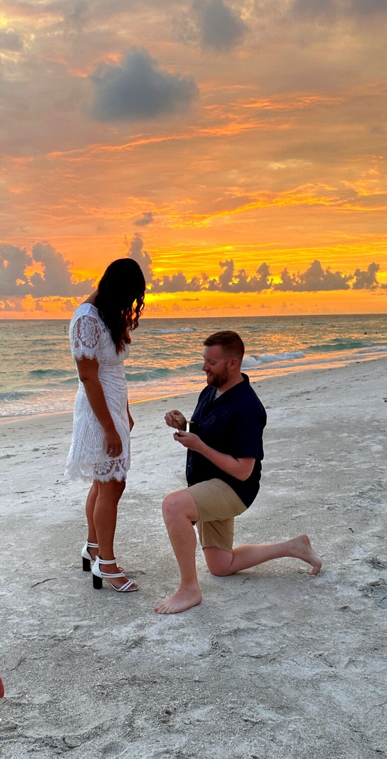 Blake propose to Michelle on Anna Maria Island during a Family Vacation. 