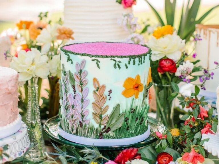 single-tier wedding cake with garden-inspired decorations