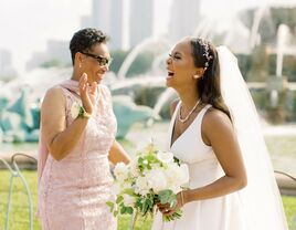 Bride wears a beautiful headband at her wedding. 