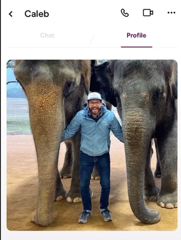It was an average night scrolling on the phone, and then suddenly... an alert from Hinge! Jessy responded to his comment, thinking to herself "elephants are cool". Little did she know that photo was in Texas, not Thailand.