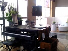Heartland Dueling Pianos - Dueling Pianist - Kansas City, MO - Hero Gallery 4