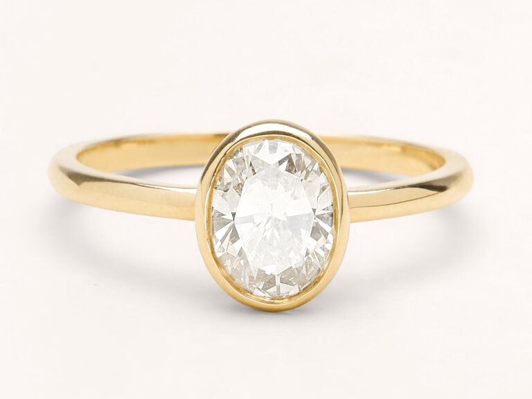 Vrai & Oro The Oval Bezel gold engagement ring,