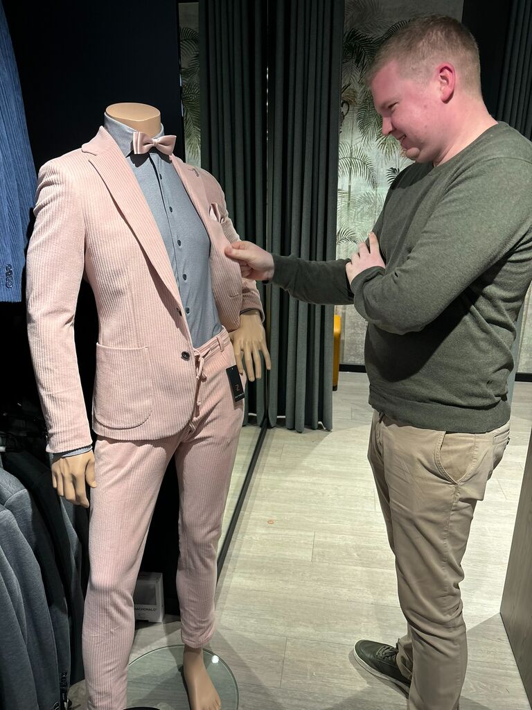 Davy heeft zijn trouwpak gekocht... Klein tipje van de sluier, deze is het uiteindelijk toch niet geworden ! 