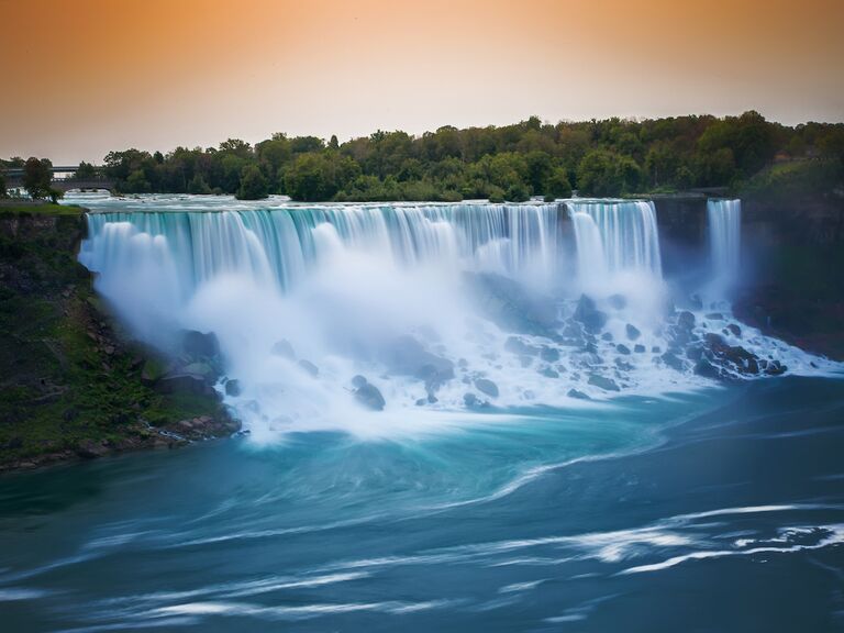 The Official Guide to a Niagara Falls Honeymoon