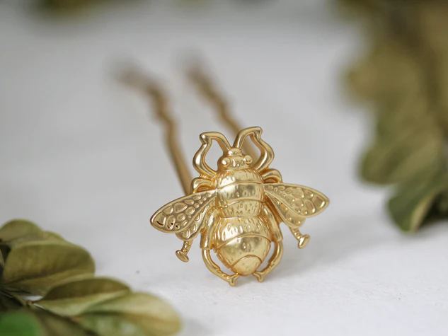 Delicate Bee Hairpin