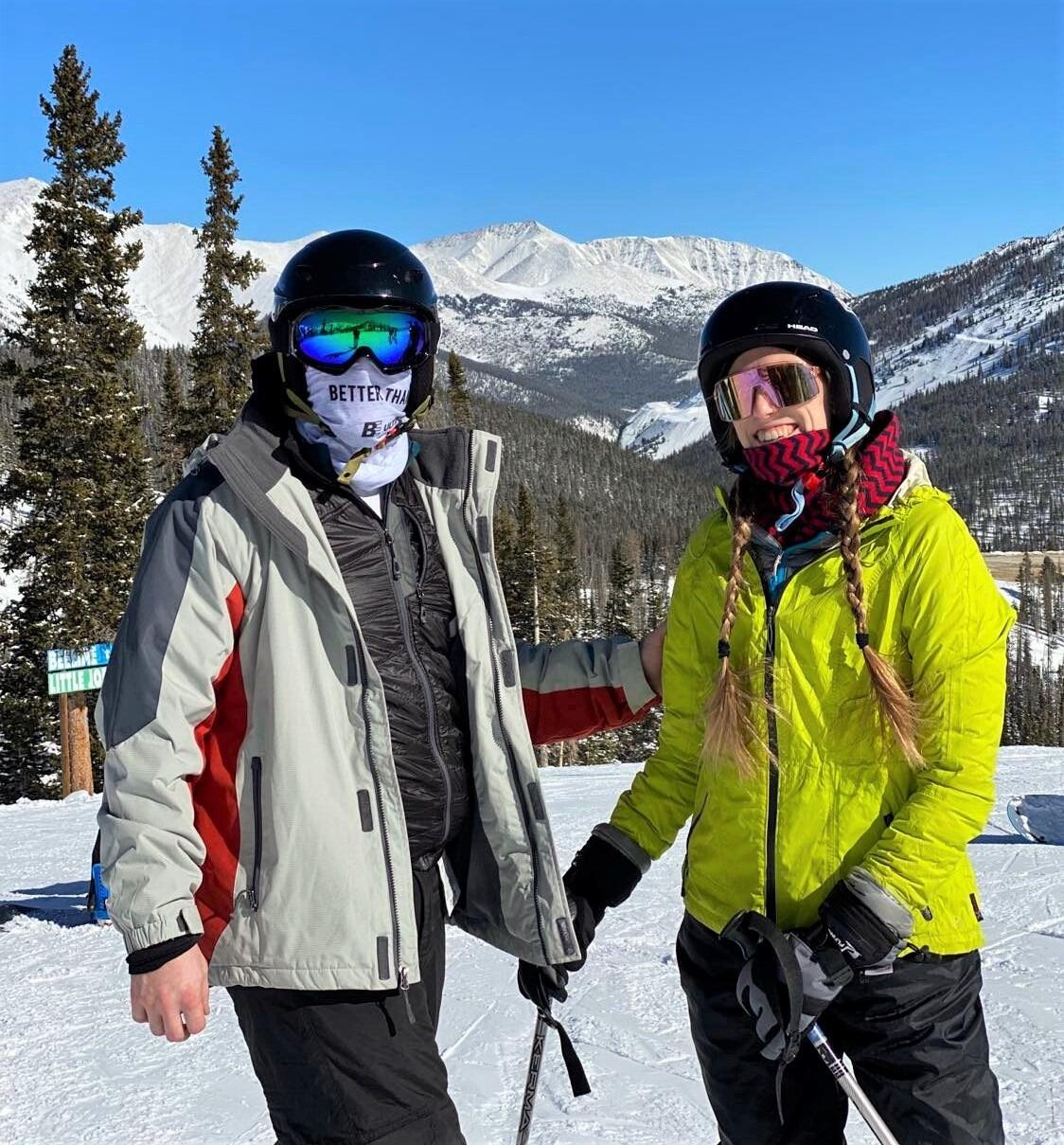 Kara and Alex spending the weekend in Colorado skiing and snowboarding to celebrate their 2 year anniversary 💖