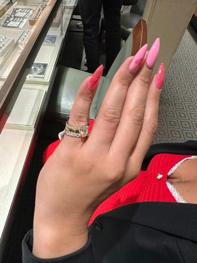As part of their Valentine's Day date plans, Kevin takes Stephanie ring shopping. He already knew the date that he would propose, he just needed to know which ring to do it with.