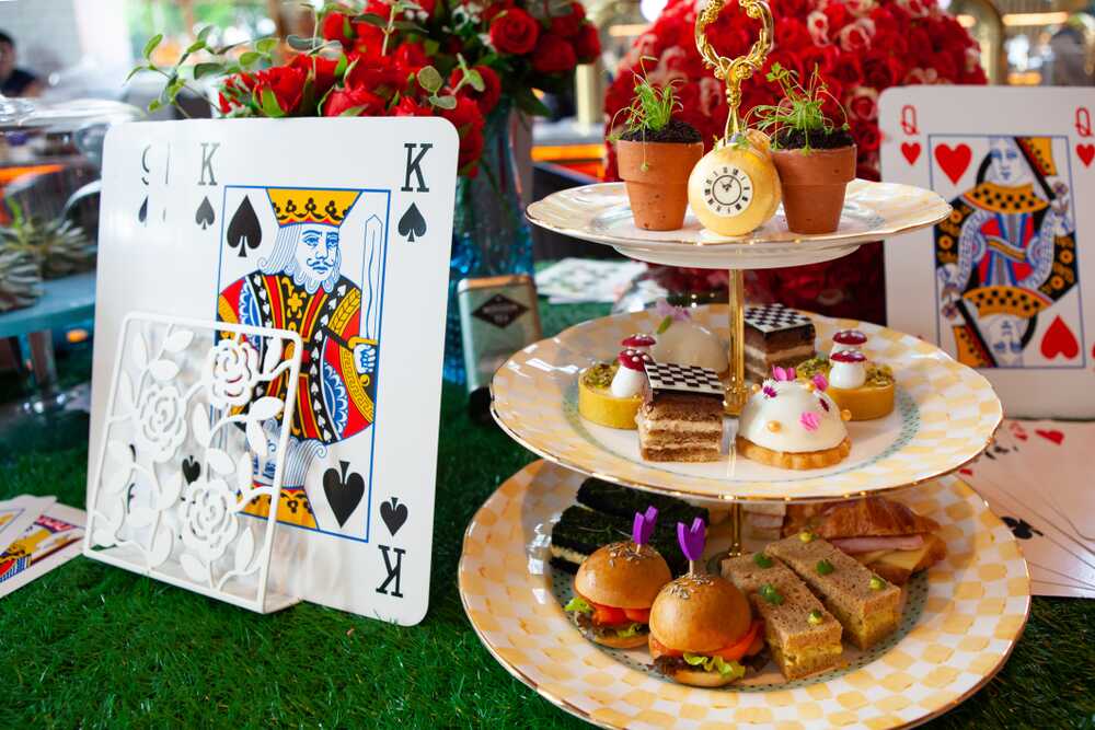 How to Plan an Alice in Wonderland Tea Party with Themed Food