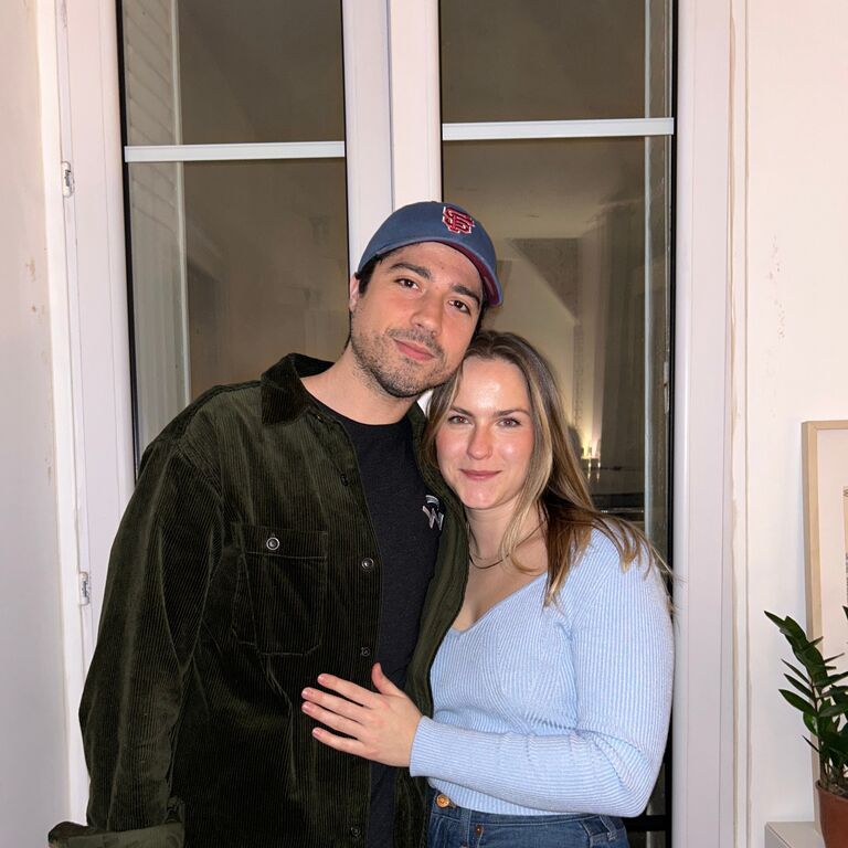 Hope moves back to Paris. They are so happy to be in the same city again! They enjoy going on walks, cooking together, and getting to know one another even more. //

Hope retourne à Paris. Ils sont tellement heureux d'être à nouveau dans la même ville ! Ils apprécient de se promener, de cuisiner ensemble et d'apprendre à mieux se connaître.