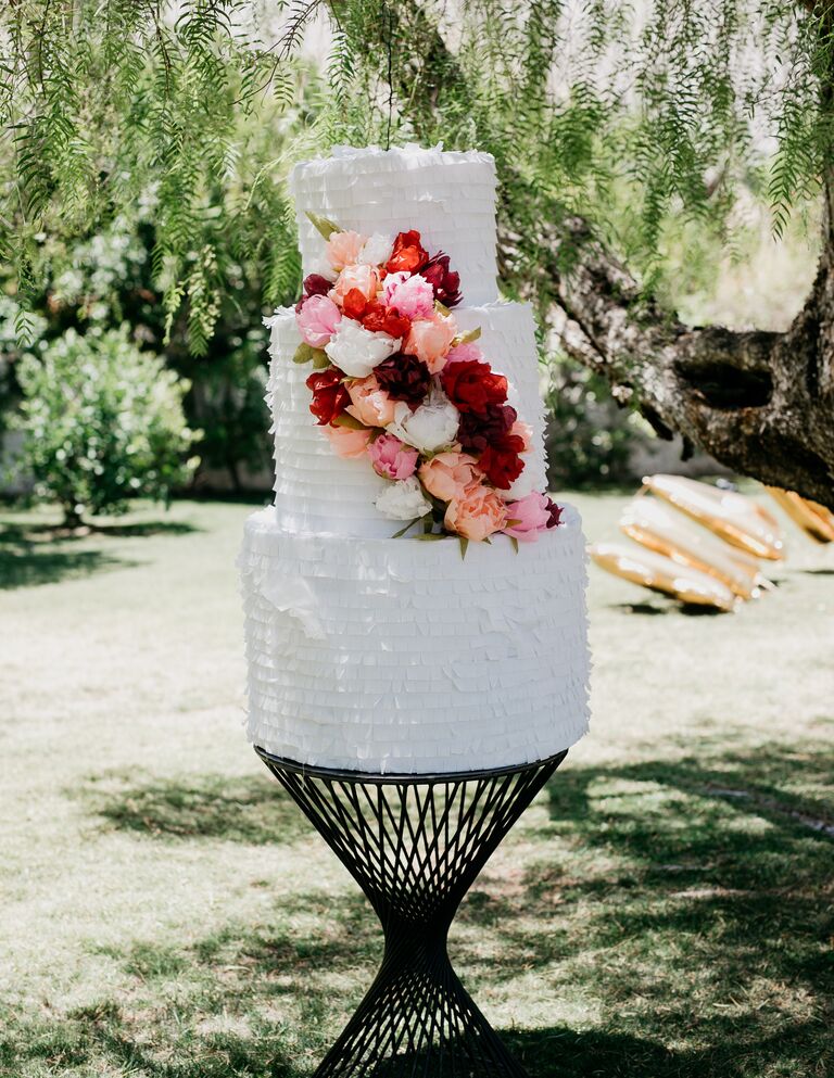 Couple Breaks Pi ata Instead of Wedding  Cake 