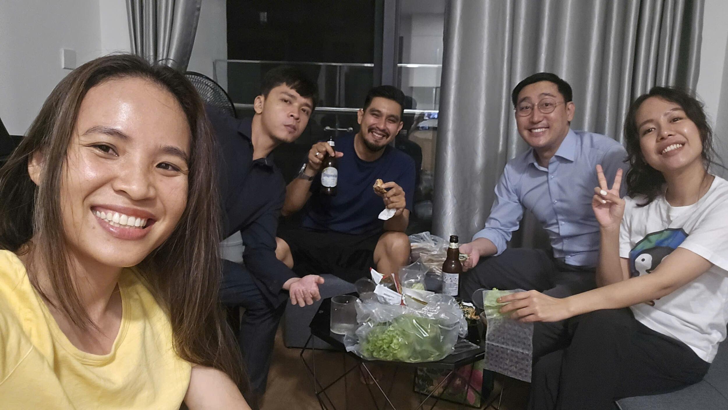 Nhậu with Johnnie's gang before heading back to Hanoi... What a short trip!
