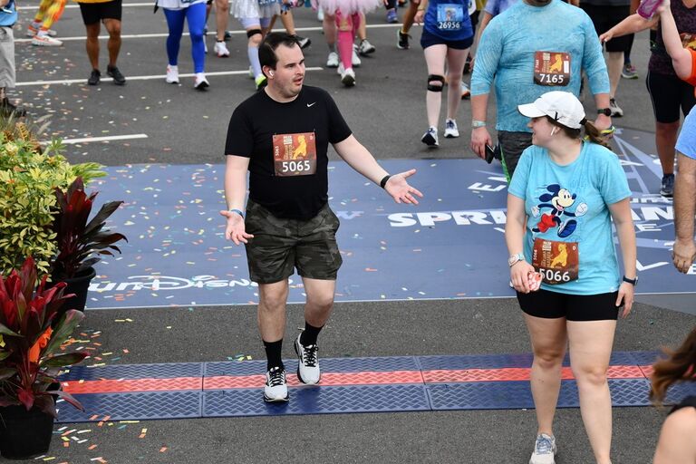 Gabi beats Jay in the Disney Hakuna Matata 10-Miler!