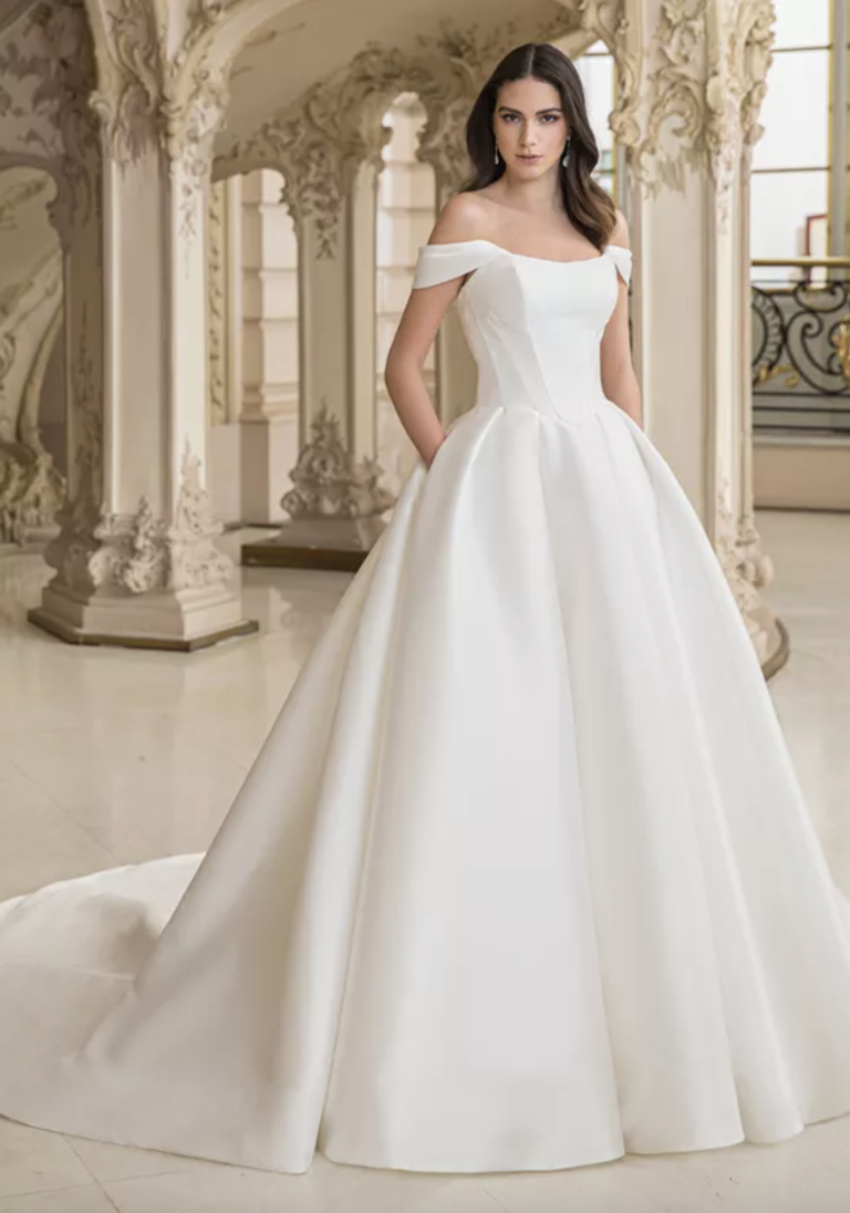 Ballgown with curved neckline, fitted bodice and detachable off-the-shoulder straps