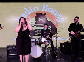 Radio Honey - Cover Band - Norton, MA - Hero Gallery 3