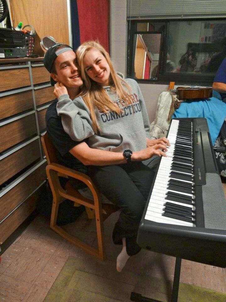 Mike visiting Megan in college Freshman year