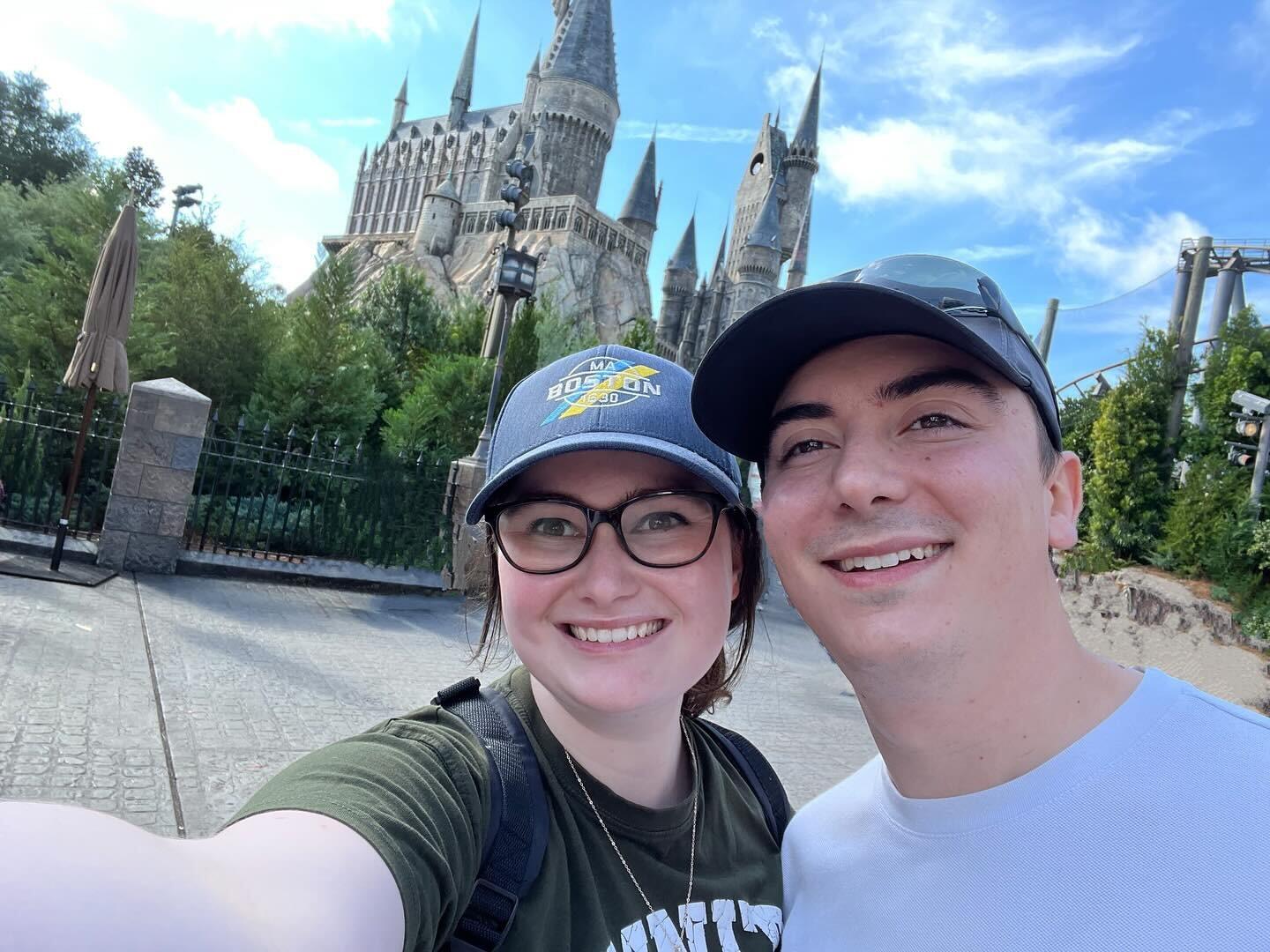 We took a trip to Florida, visiting Noelle’s grandparents, enjoying the thrills at Universal Studios, and spending a magical day with our friends Jordyn and Alan at Disney’s Animal Kingdom! ☀️🌊🎢