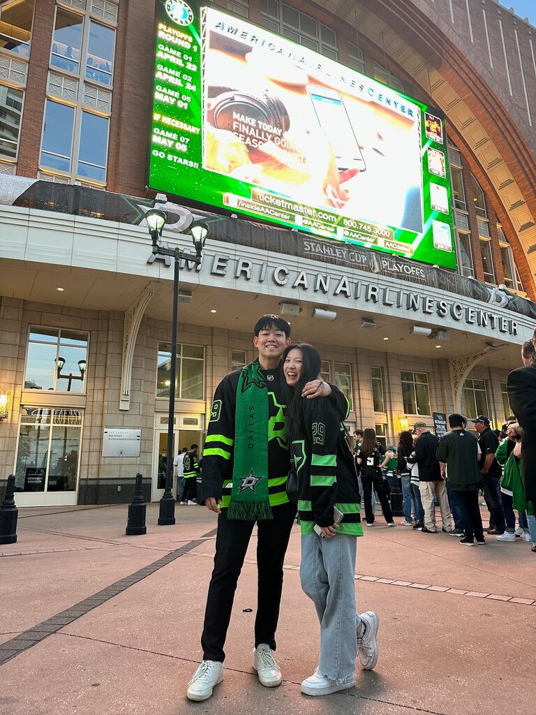 Cheering for Dallas Stars ๐
