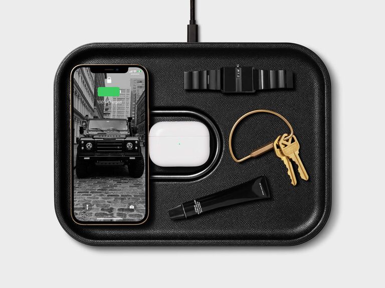 Courant charging tray