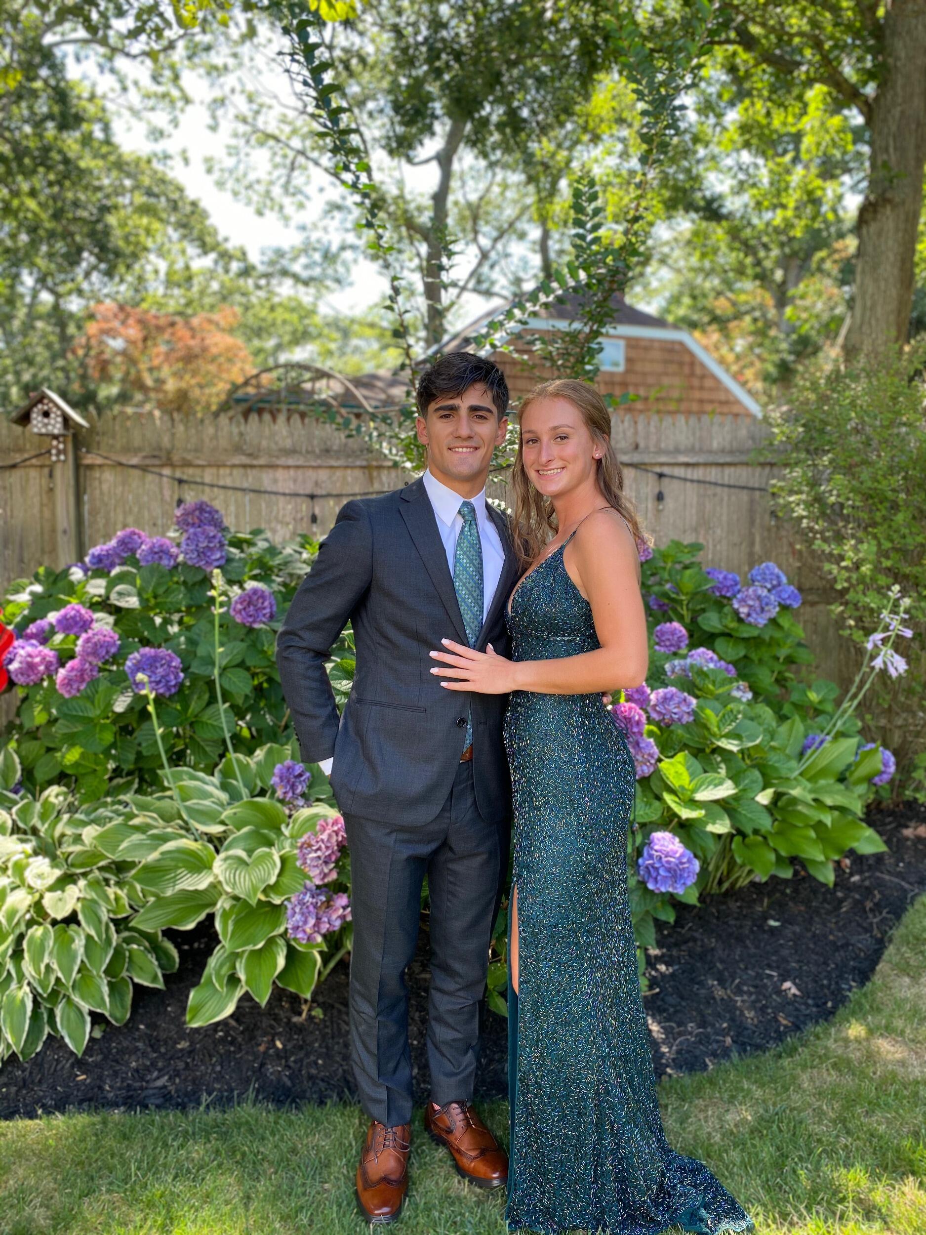 Backyard prom pictures during Covid