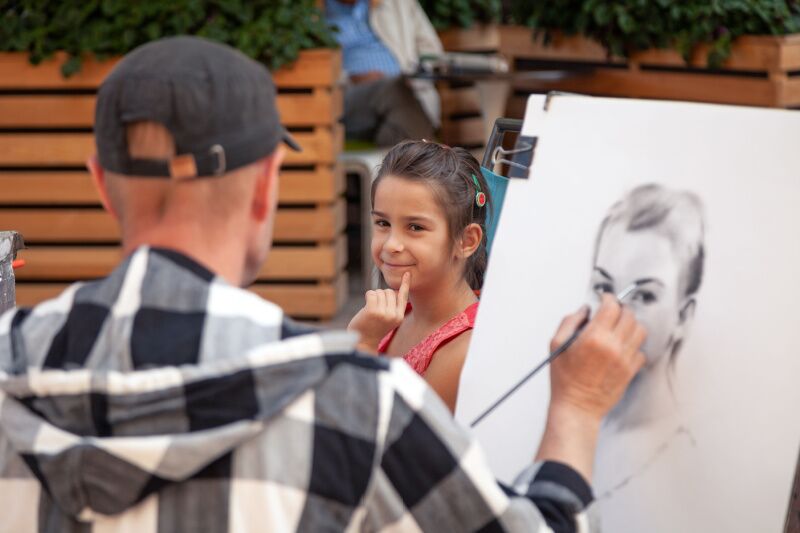 Caricaturist - brother and sister birthday party ideas