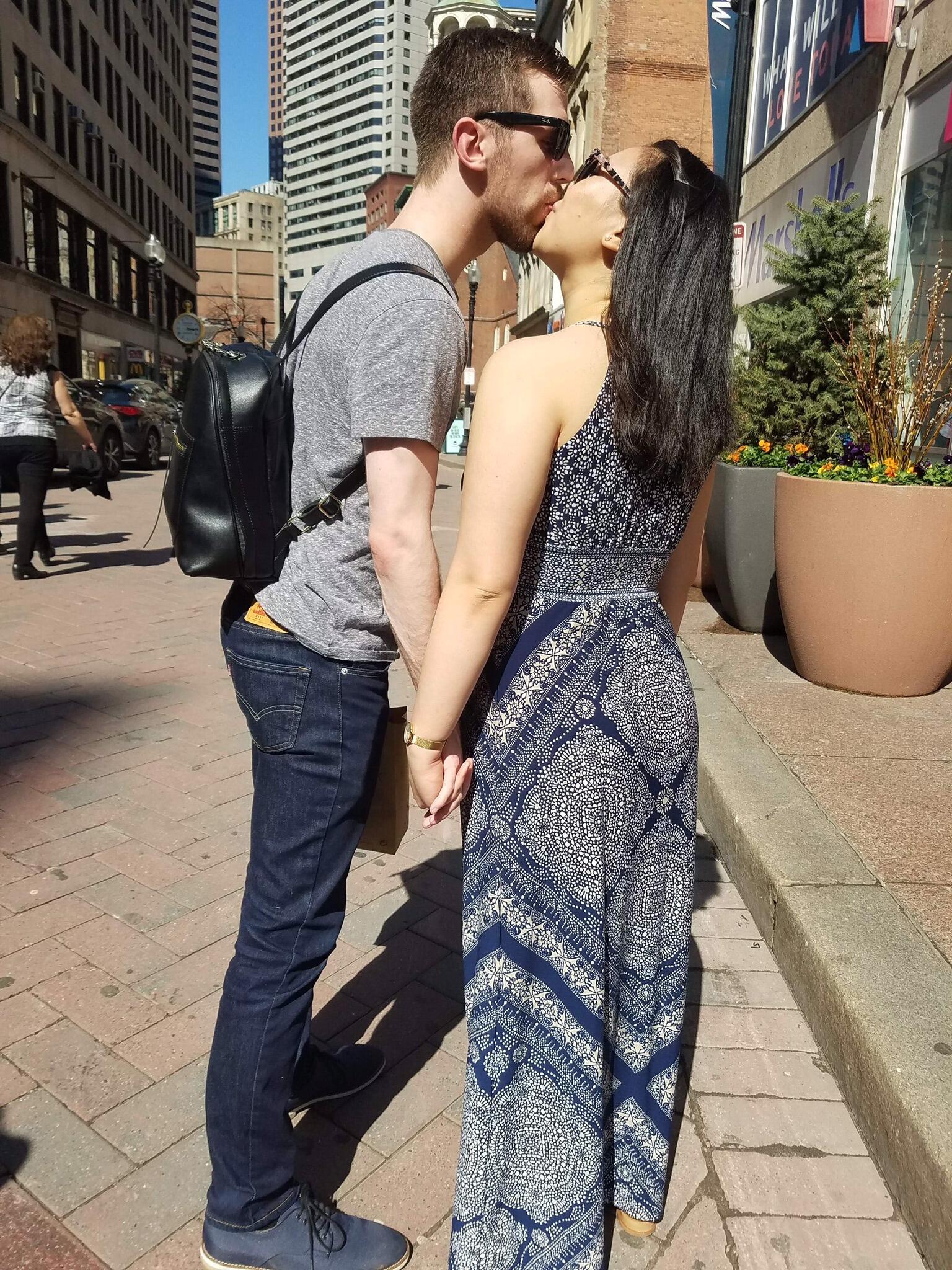 Shu Yi visits Boston for the first time and falls in love with New England clam chowder. Ed shows her that the land of Red Sox and Patriots isn't that bad after all (despite Shu Yi being a Yankees and Giants fan).