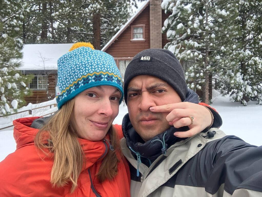 Continuamos viajando y viviendo momentos inolvidables. Más aventuras, esta vez cambiamos las costas y bosques  por la nieve de Big Bear, ¡con peleas de bolas de nieve y un muñeco de nieve incluidos!
More adventures, this time we traded tropical coastlines and forests for Big Bear snow, complete with snowball fights and a snowman!