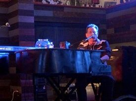 Ashton Wolf Dueling Pianos - Dueling Pianist - Indianapolis, IN - Hero Gallery 4