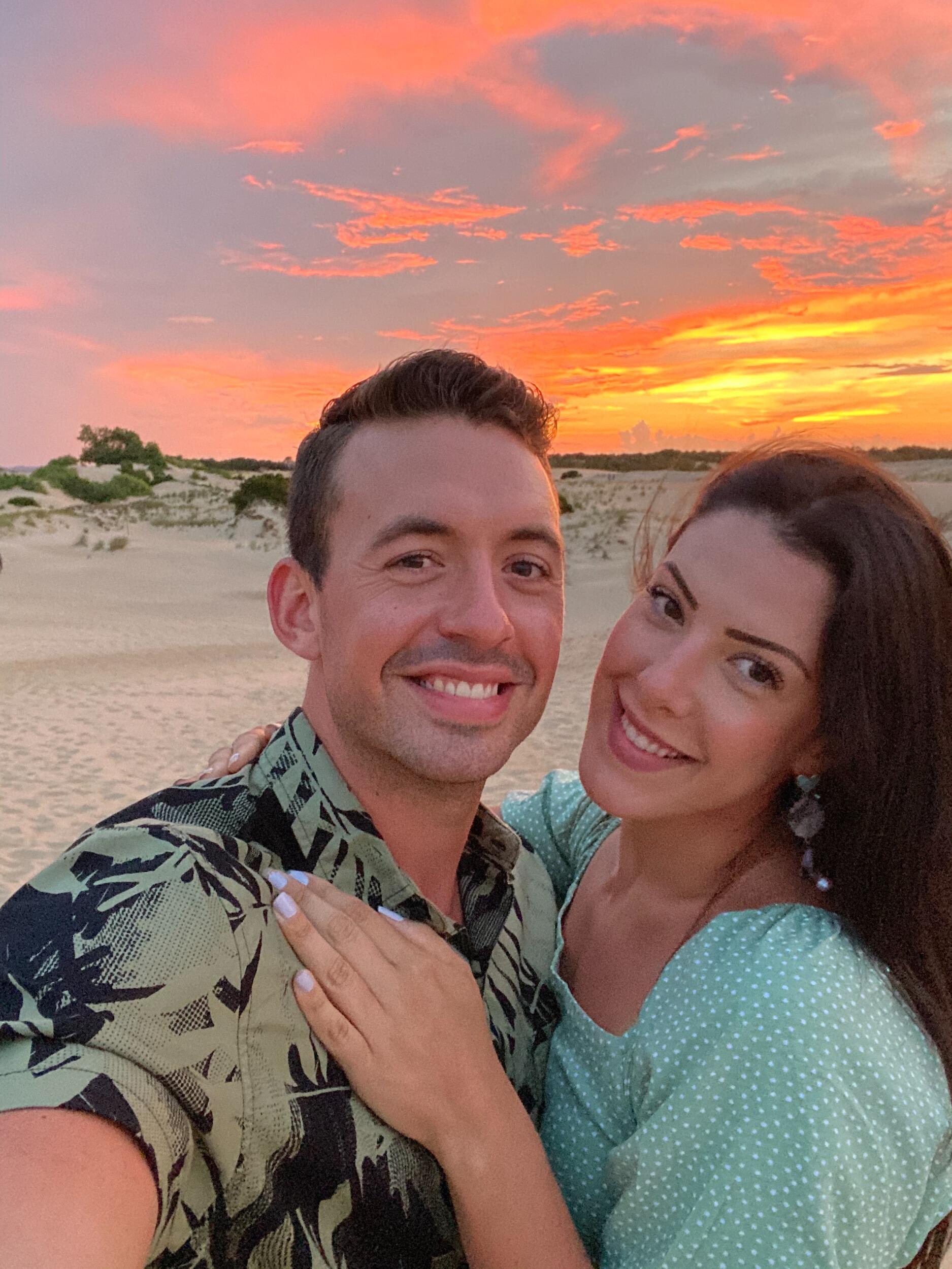 We took a few days off to take a trip to North Carolina for Trent's birthday! What an unforgettable sunset! // Tiramos uns dias de folga para fazer uma viagem especial para a Carolina do Norte para celebrar o aniversario do Trent. Que por do sol inesquecivel!