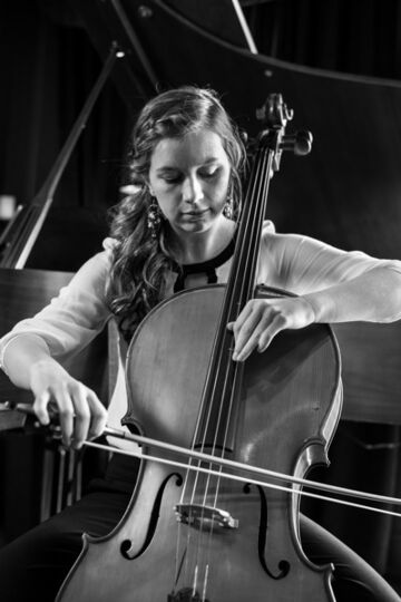 Sara Davis - Cellist - Nashville, TN - Hero Main