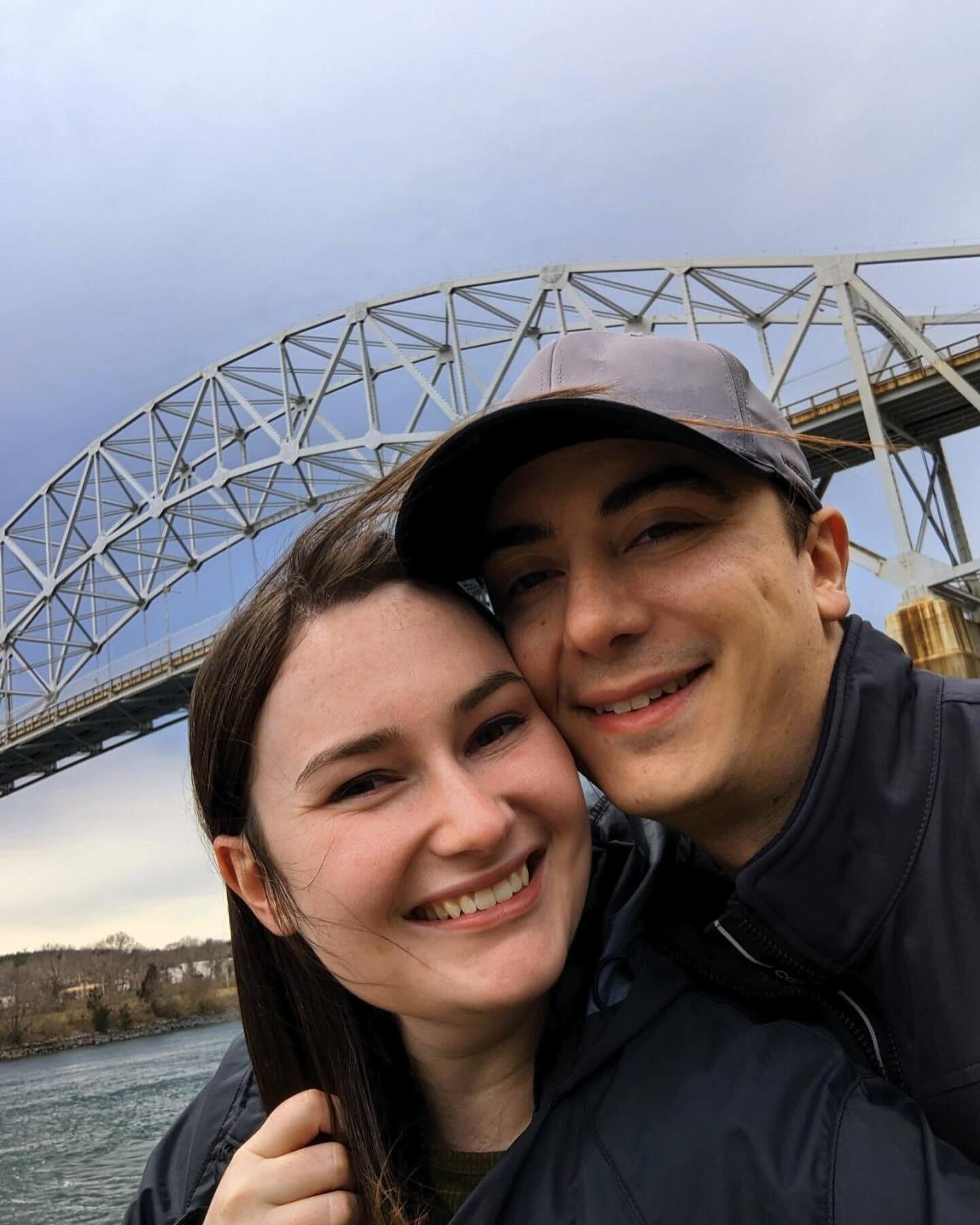 We spent our first weekend away together in Bourne, MA! We stayed in a cozy little cottage and brought Phoebe along—she even got to experience her very first beach! 🌊☀️