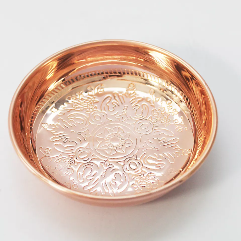 Gold petal engraved ring dish