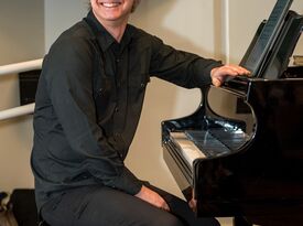 Robert Graham - solo pianist and pianist/vocalist - Pianist - Toronto, ON - Hero Gallery 1