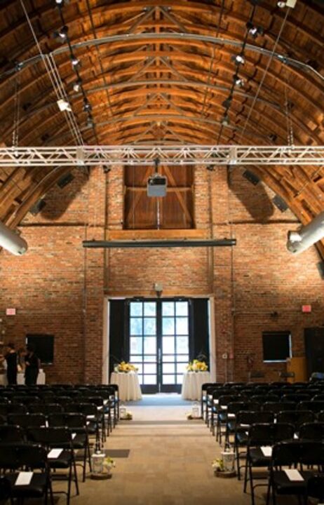 Thompson Barn | Reception Venues - The Knot