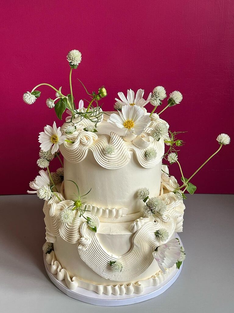 white 2024 wedding cake with daisies
