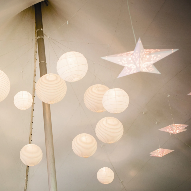 Paper lanterns for your Japandi wedding day