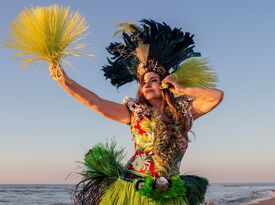 Hawaiian/Tahititan Dancer - Hawaiian Dancer - London, ON - Hero Gallery 3