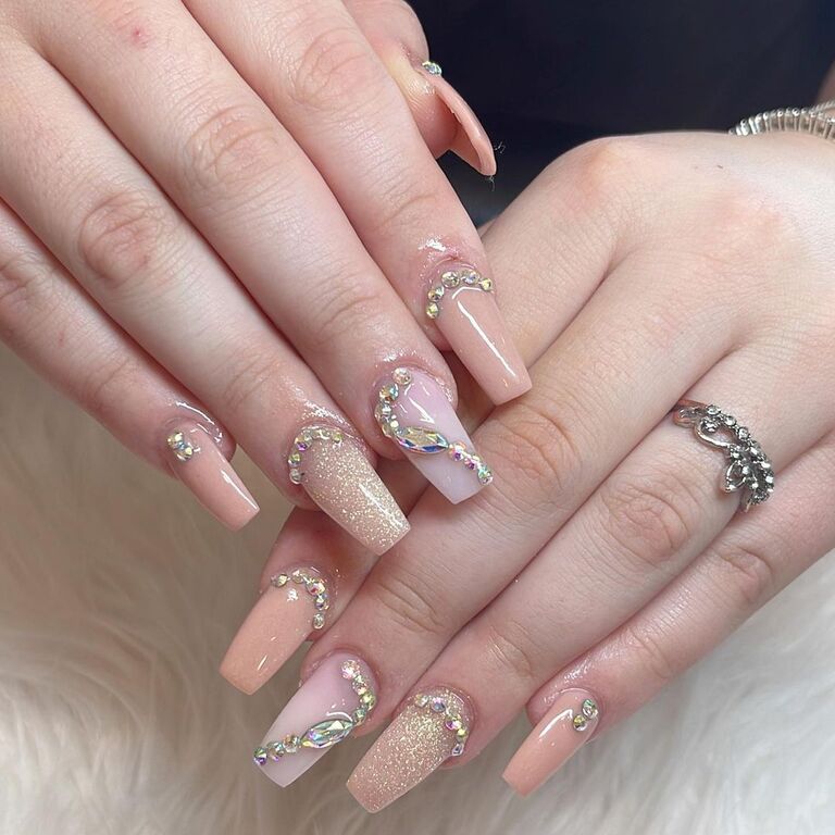 Large Gemstones bridal nail inspiration