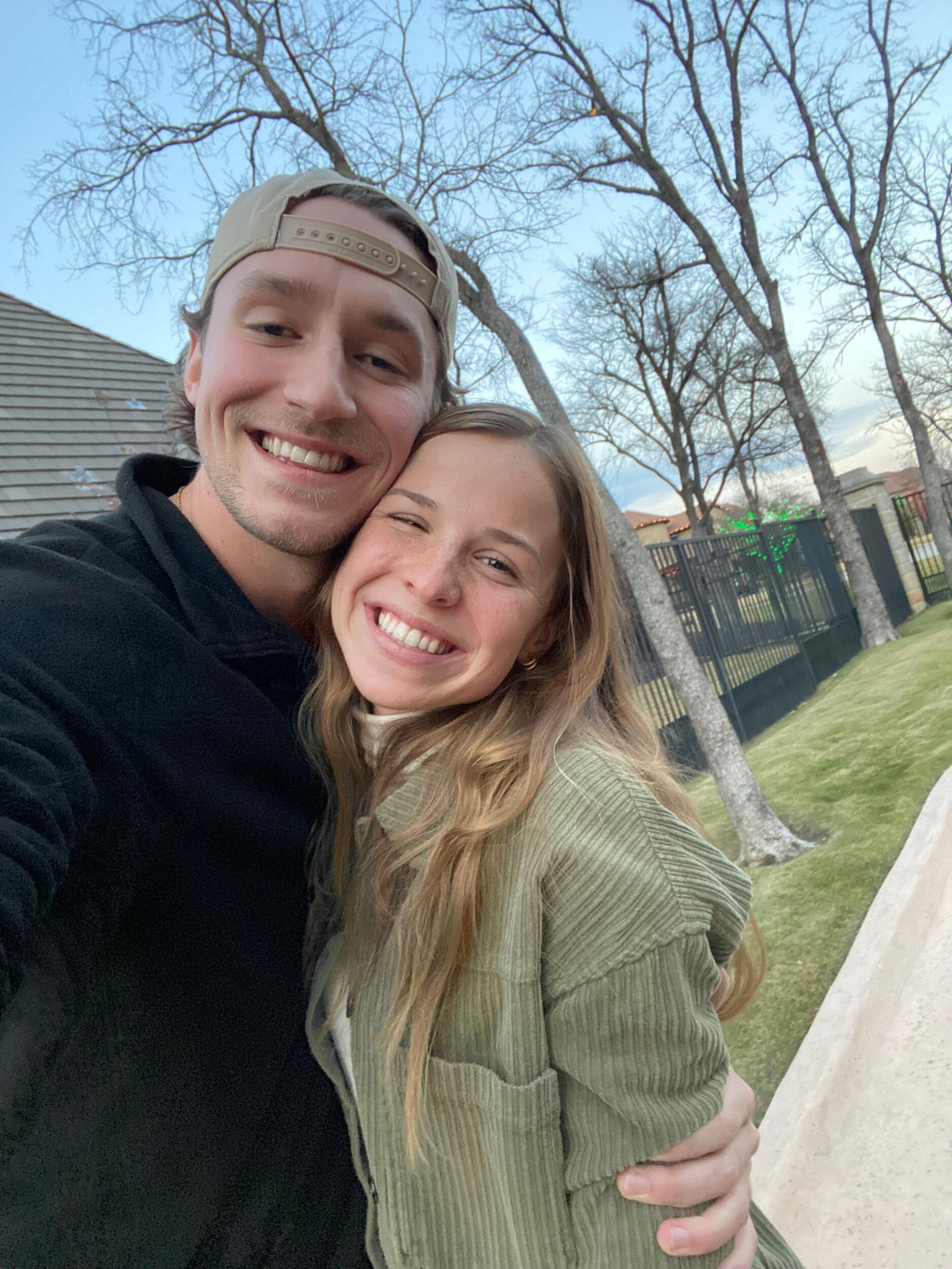 Everett presents a slideshow entitled, “My application to be your boyfriend.” Emma is persuaded. 