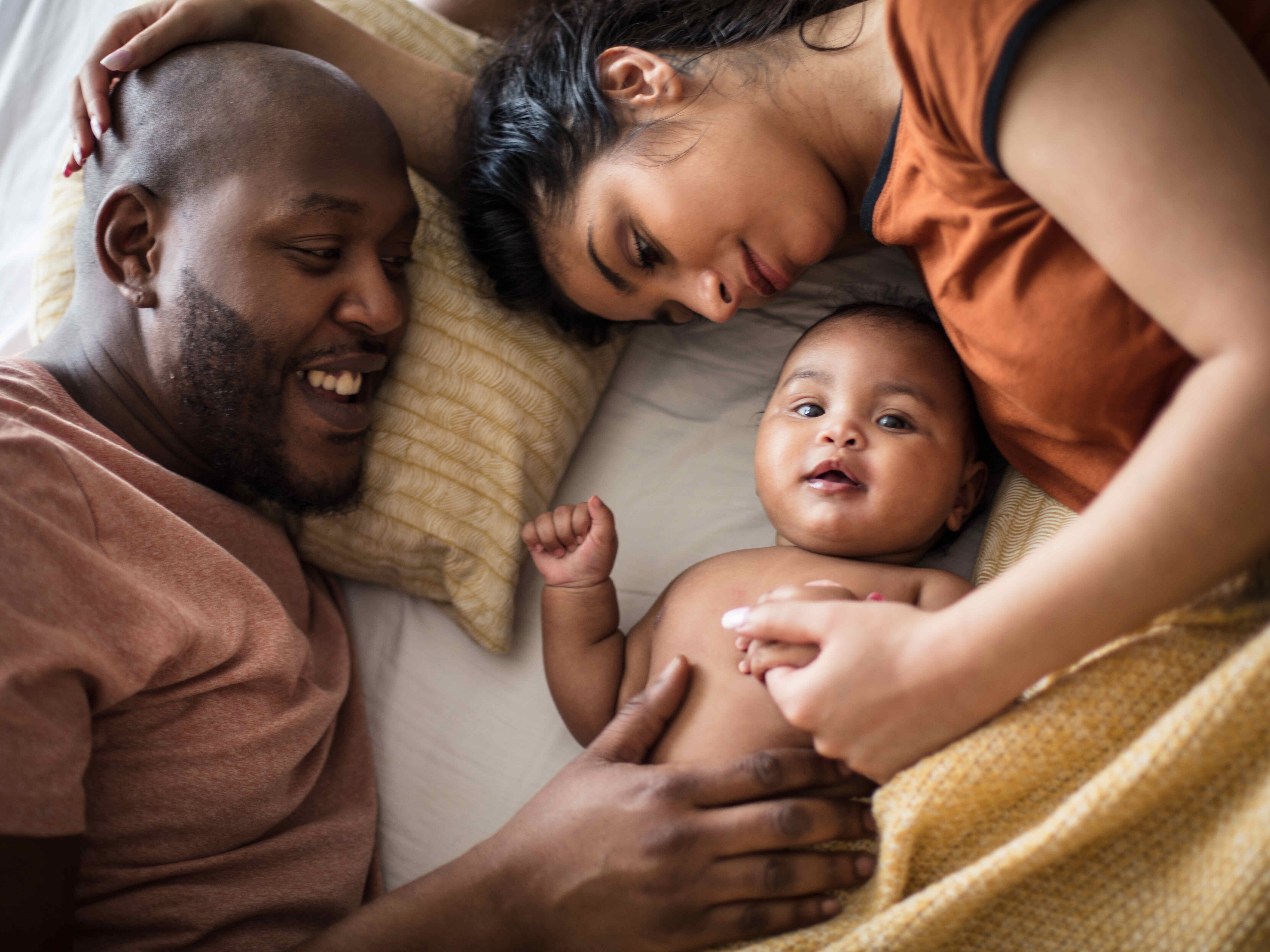 parents snuggling with baby