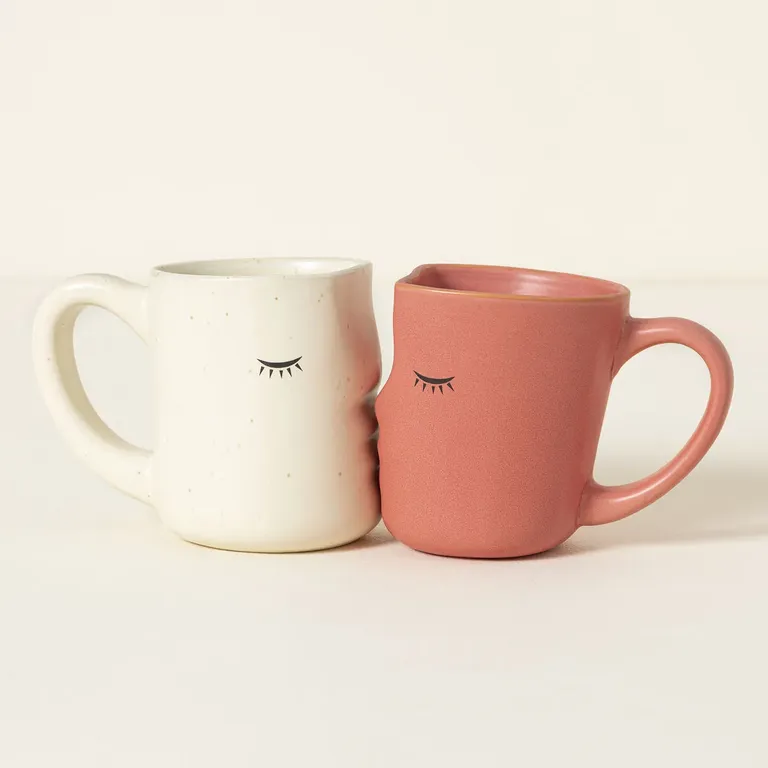 Kissing mugs engagement gift idea from best friend