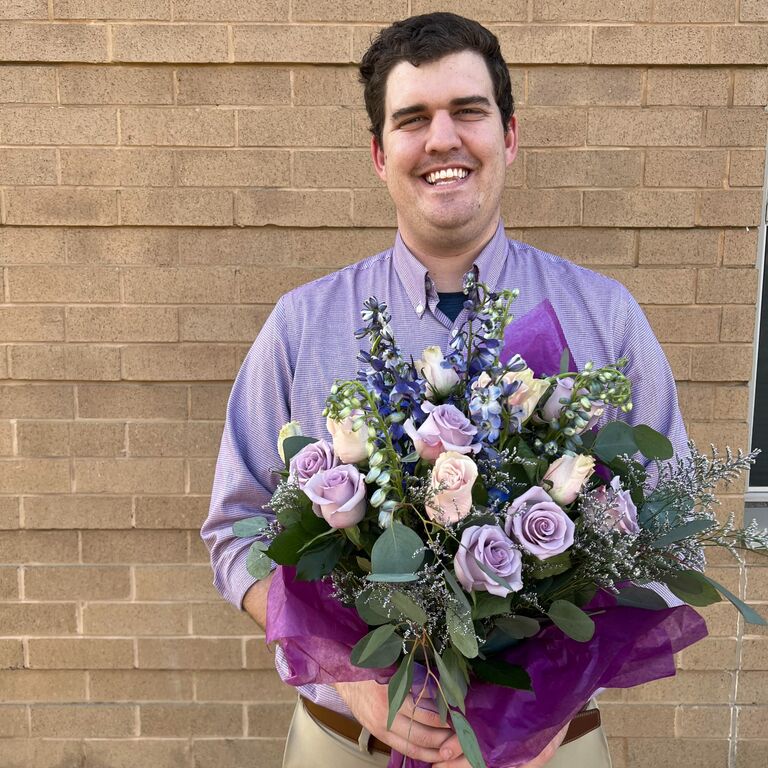 Austin and Nicole celebrate two years together. Austin has great taste in flowers! 💐