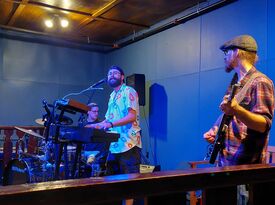 Deluxo: Yacht Rock and Soul Ballads - Variety Band - Saint Paul, MN - Hero Gallery 1