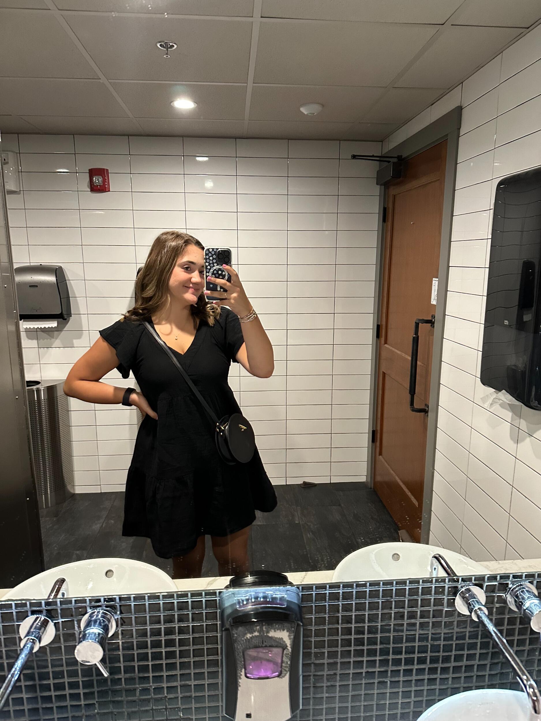 Marissa sent this picture to her friends from her first date with David to prove to them that she was alive. 