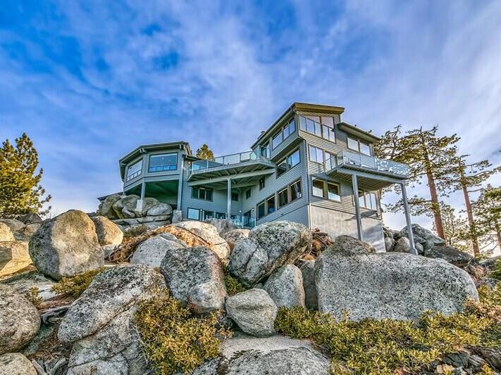 Cliffside luxury wedding venue