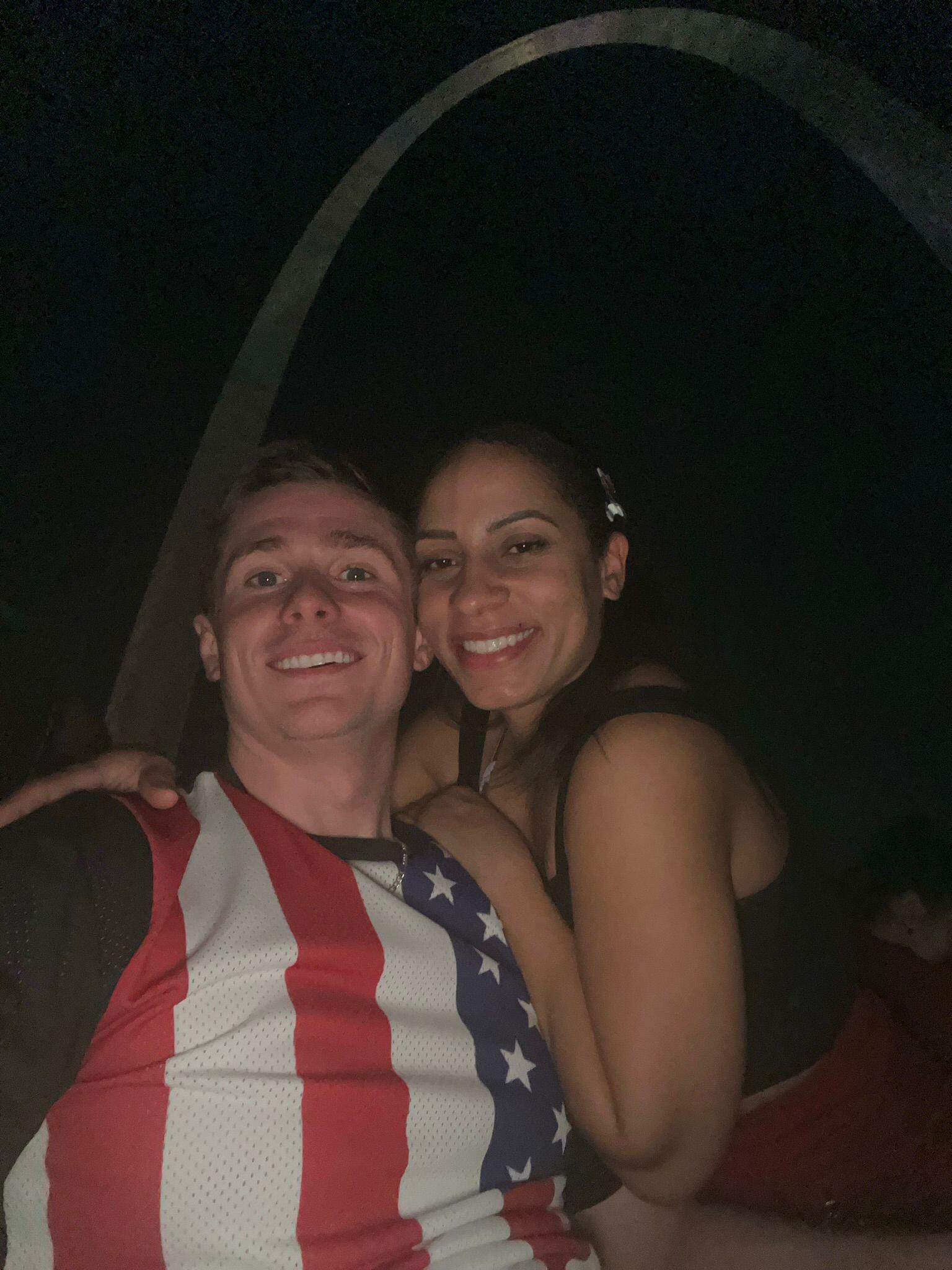 Celebrating Fourth of July for the first time together!
 | 
Comemorando o Dia da Independência dos EUA (4th of July) juntos pela primeira vez!